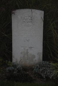 Louvencourt Military Cemetery - Squire, Wilfrid