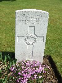 Louvencourt Military Cemetery - Tully, Vincent James