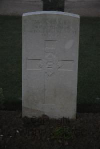 Louvencourt Military Cemetery - Thomas, J T