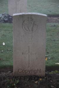 Louvencourt Military Cemetery - Willis, H R