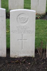 Wytschaete Military Cemetery - Terry, H