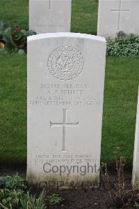 Wytschaete Military Cemetery - White, Alexander Paterson