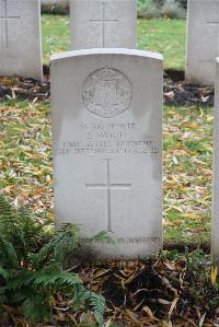 Wytschaete Military Cemetery - Wood, Evelyn