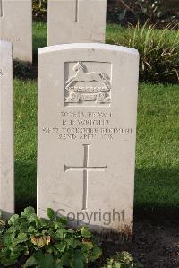 Wytschaete Military Cemetery - Wright, R R