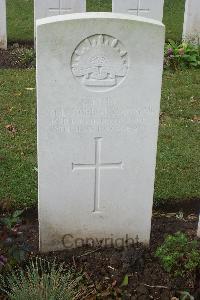 Wytschaete Military Cemetery - Young, William Lancelot