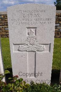 Ebblinghem Military Cemetery - Fox, C T