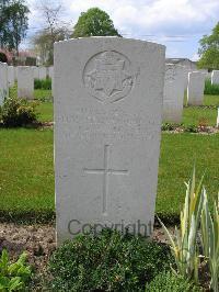 Dickebusch New Military Cemetery - Howlett, Frederick James