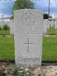 Dickebusch New Military Cemetery - Mann, John Wilson