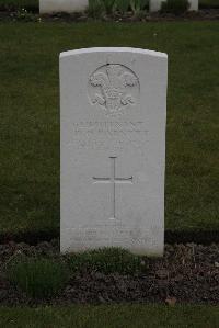 Poperinghe New Military Cemetery - Barnett, Denis Oliver