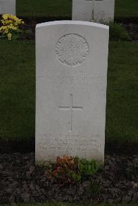 Poperinghe New Military Cemetery - Dryden, Paul Stuart