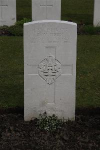 Poperinghe New Military Cemetery - Eden, R W