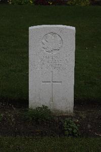 Poperinghe New Military Cemetery - Elliott, T N