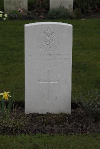 Poperinghe New Military Cemetery - Garrett Smith, Louis