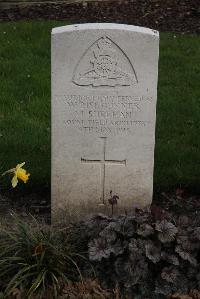 Poperinghe New Military Cemetery - Healy, Maurice