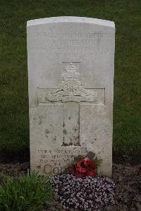 Poperinghe New Military Cemetery - Hilton, W T