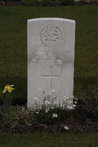 Poperinghe New Military Cemetery - Kingsland, J