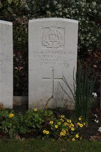 Poperinghe New Military Cemetery - Leads, H