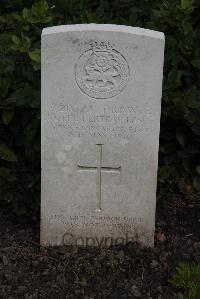 Poperinghe New Military Cemetery - Leslie, Joseph Bertram
