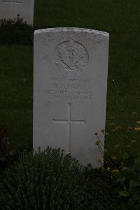 Guards Cemetery Windy Corner Cuinchy - Adams, J