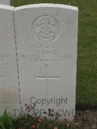 Guards Cemetery Windy Corner Cuinchy - Dale, R