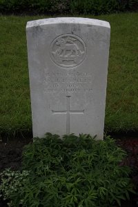 Guards Cemetery Windy Corner Cuinchy - Daniels, W J