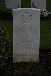 Guards Cemetery Windy Corner Cuinchy - Davies, G