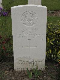 Guards Cemetery Windy Corner Cuinchy - Devlin, E