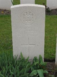 Guards Cemetery Windy Corner Cuinchy - Dickens, F