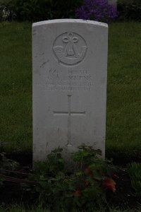 Guards Cemetery Windy Corner Cuinchy - Dickens, G A