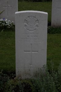 Guards Cemetery Windy Corner Cuinchy - Dodd, J H