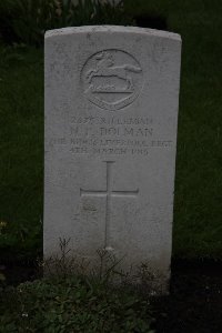 Guards Cemetery Windy Corner Cuinchy - Dolman, N F