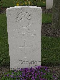 Guards Cemetery Windy Corner Cuinchy - Edgar, Hamilton