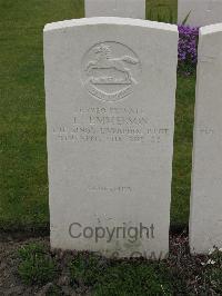 Guards Cemetery Windy Corner Cuinchy - Emmerson, Leonard