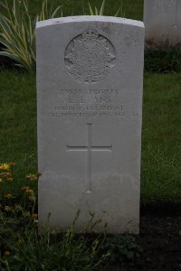 Guards Cemetery Windy Corner Cuinchy - Evans, Edward