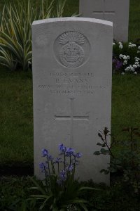 Guards Cemetery Windy Corner Cuinchy - Evans, R