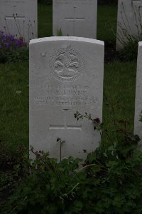 Guards Cemetery Windy Corner Cuinchy - Evans, R A