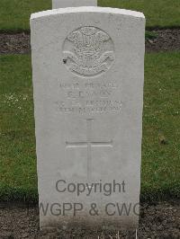 Guards Cemetery Windy Corner Cuinchy - Eynon, T