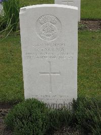 Guards Cemetery Windy Corner Cuinchy - Farrage, George