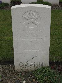 Guards Cemetery Windy Corner Cuinchy - Fear, James
