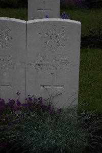 Guards Cemetery Windy Corner Cuinchy - Findlay, C W R