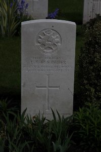 Guards Cemetery Windy Corner Cuinchy - Fletcher, Fred Gregory