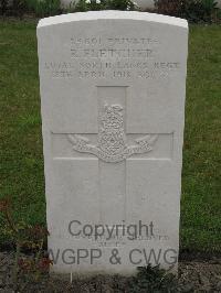 Guards Cemetery Windy Corner Cuinchy - Fletcher, R