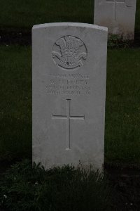 Guards Cemetery Windy Corner Cuinchy - Foley, W H
