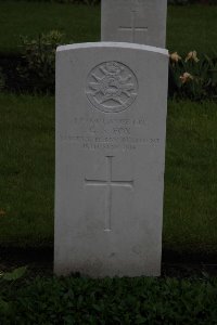 Guards Cemetery Windy Corner Cuinchy - Fox, G S