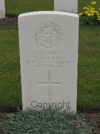 Guards Cemetery Windy Corner Cuinchy - Frewing, H