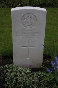 Guards Cemetery Windy Corner Cuinchy - Gallacher, D P