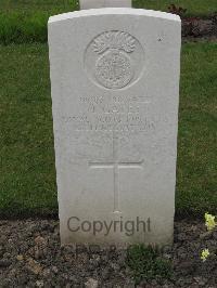 Guards Cemetery Windy Corner Cuinchy - Gates, T