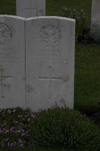 Guards Cemetery Windy Corner Cuinchy - Gault, C P