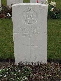 Guards Cemetery Windy Corner Cuinchy - Godier, P