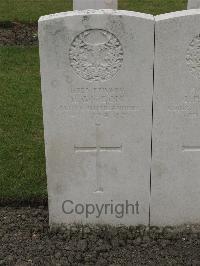 Guards Cemetery Windy Corner Cuinchy - Gordon, R